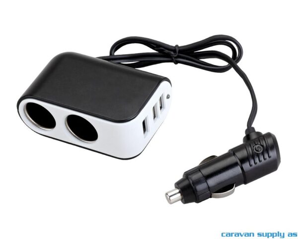 Bilde av 12V adapter med uni plugg, to ekstra uttak, USB-port og LED-lys for belysning.